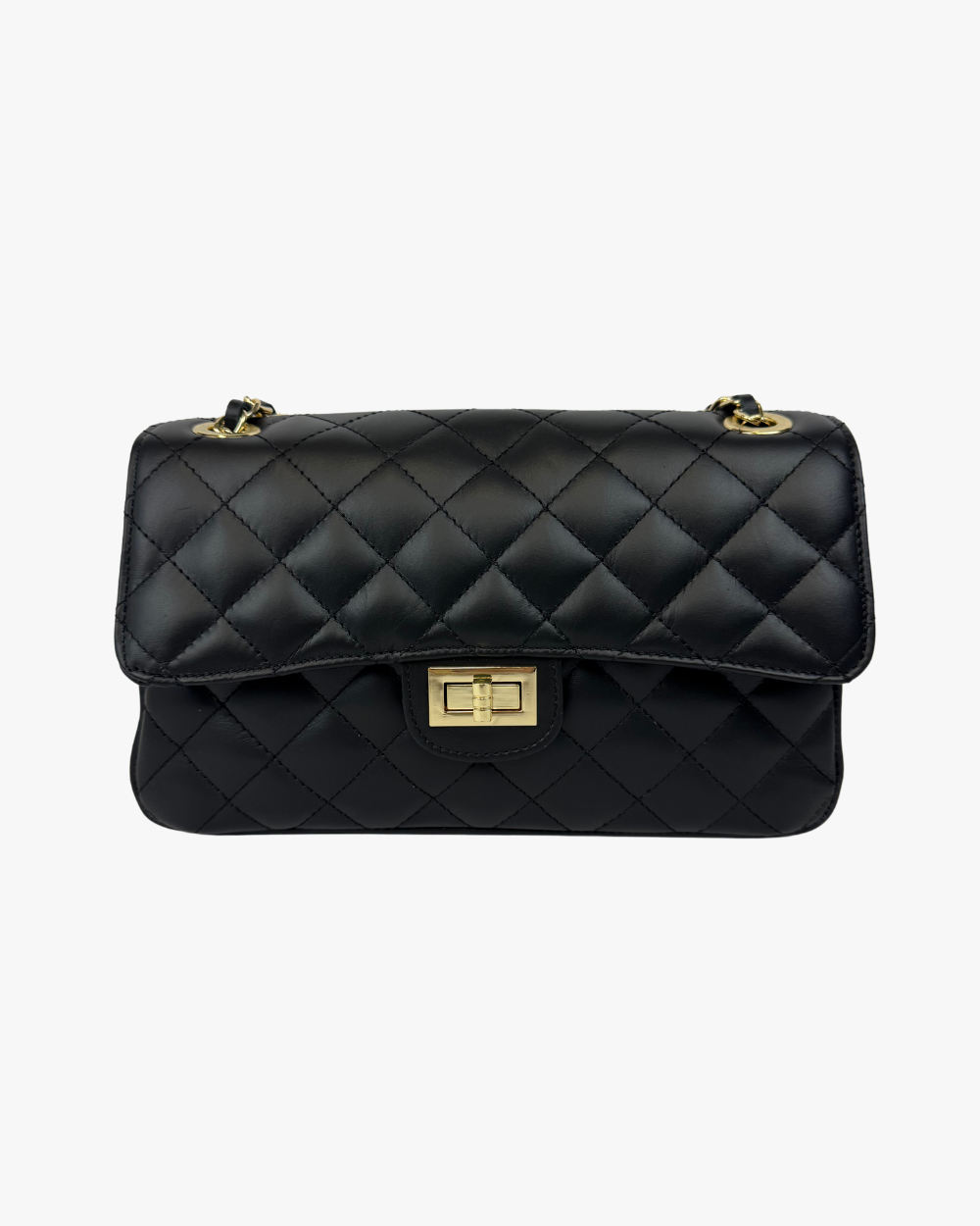 Vista frontal del bolso Juliette Black, un bolso de mujer elegante estilo Chanel en cuero vegano acolchado negro, con cierre metálico dorado y correa de cadena ajustable. Un accesorio sofisticado y versátil para cualquier ocasión.