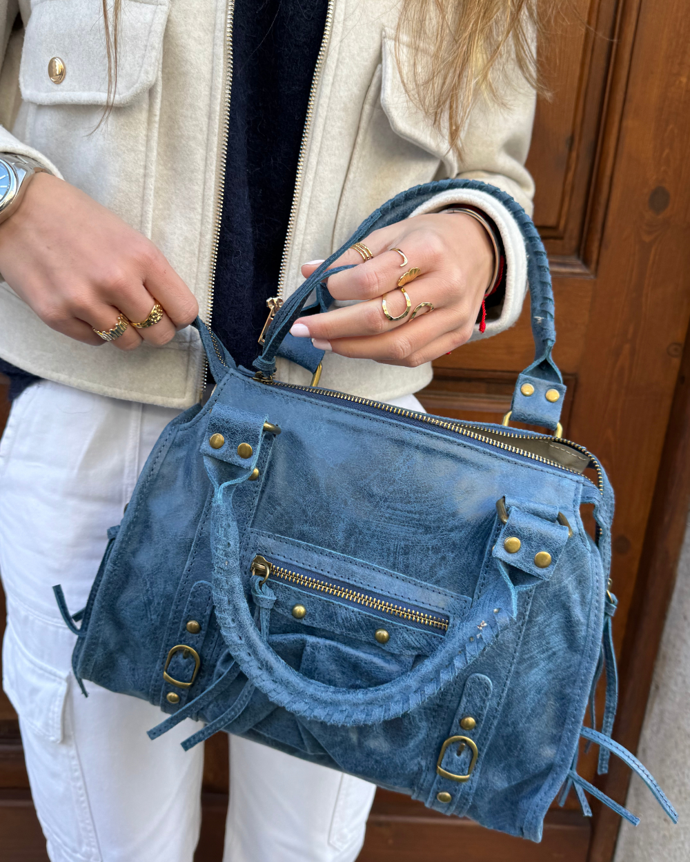 Interior del bolso Stargirl Blue, con compartimentos espaciosos, forro de calidad y cierre seguro. Ideal para llevar lo esencial con estilo.